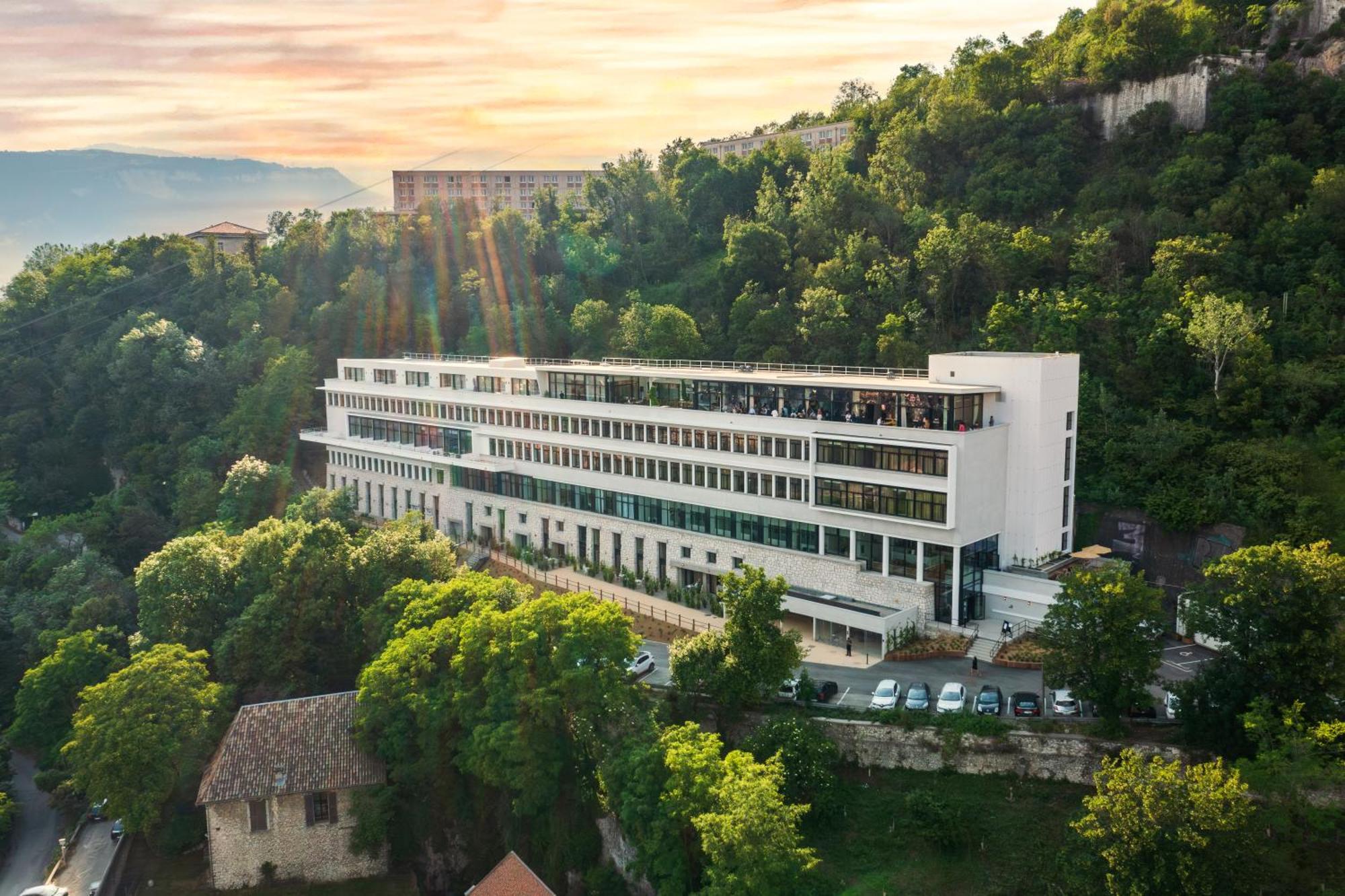 The Babel Community Hotel - Grenoble Bastille Bagian luar foto