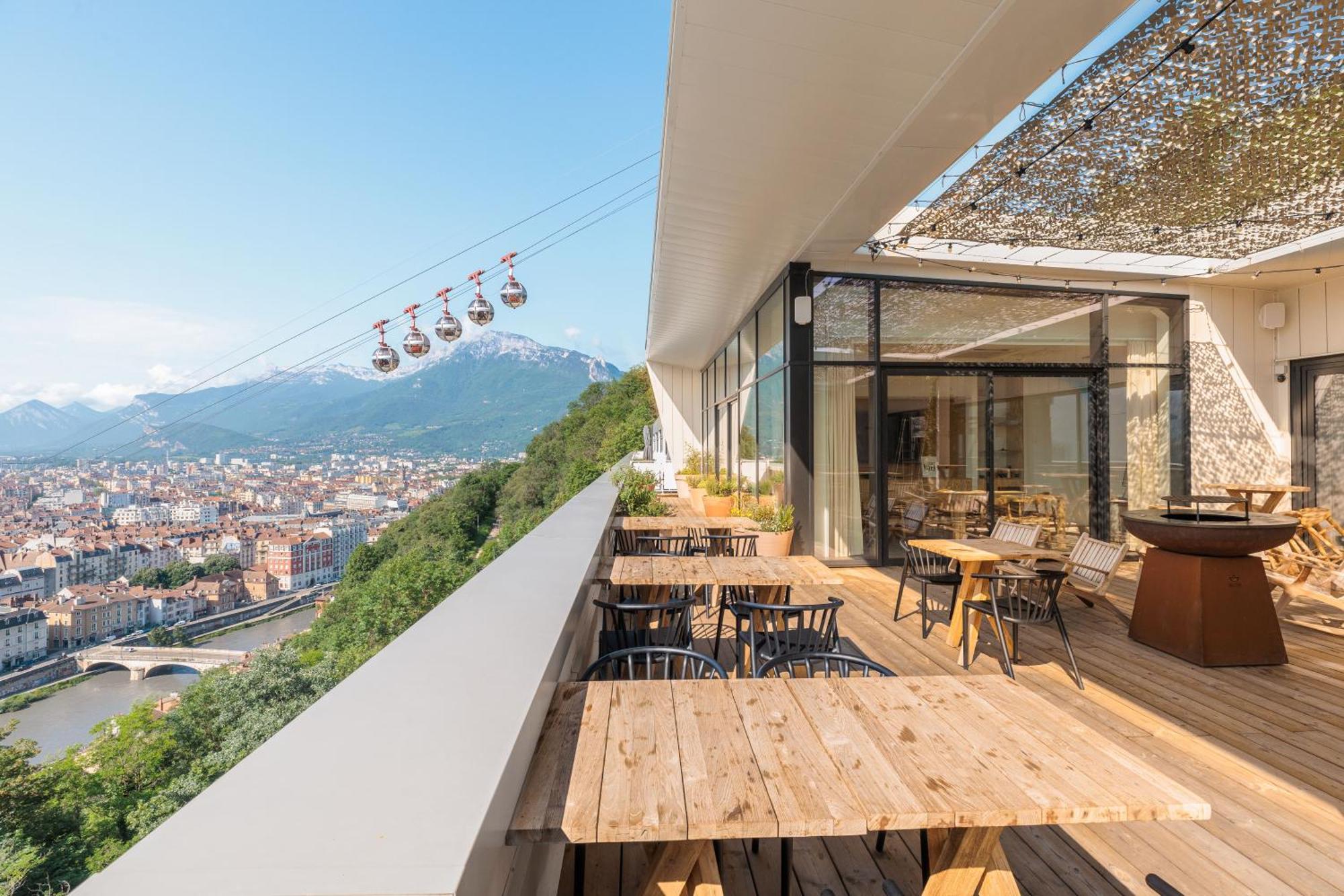 The Babel Community Hotel - Grenoble Bastille Bagian luar foto