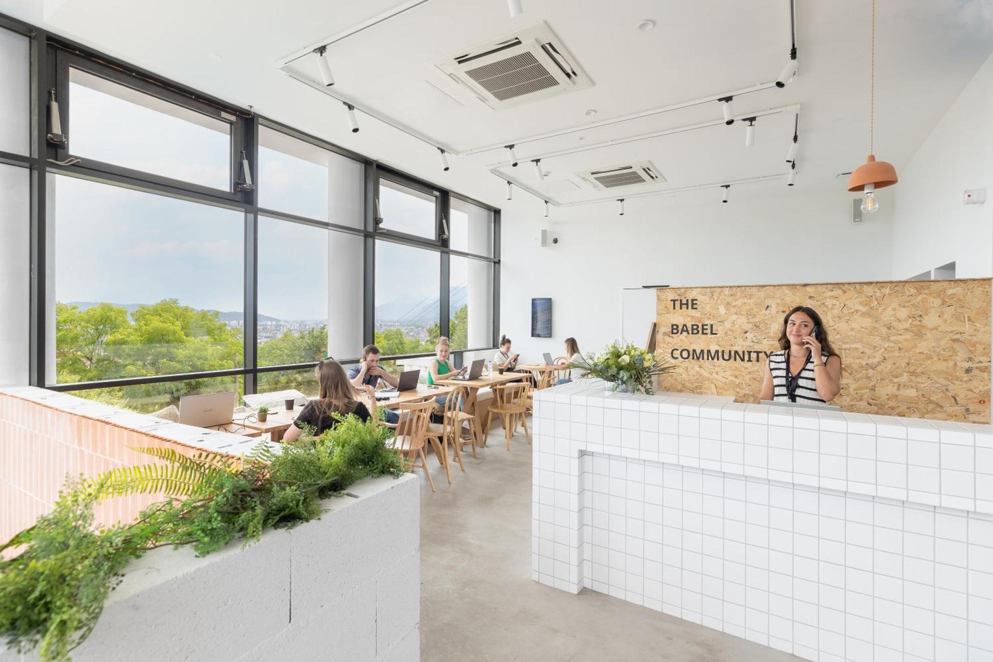 The Babel Community Hotel - Grenoble Bastille Bagian luar foto