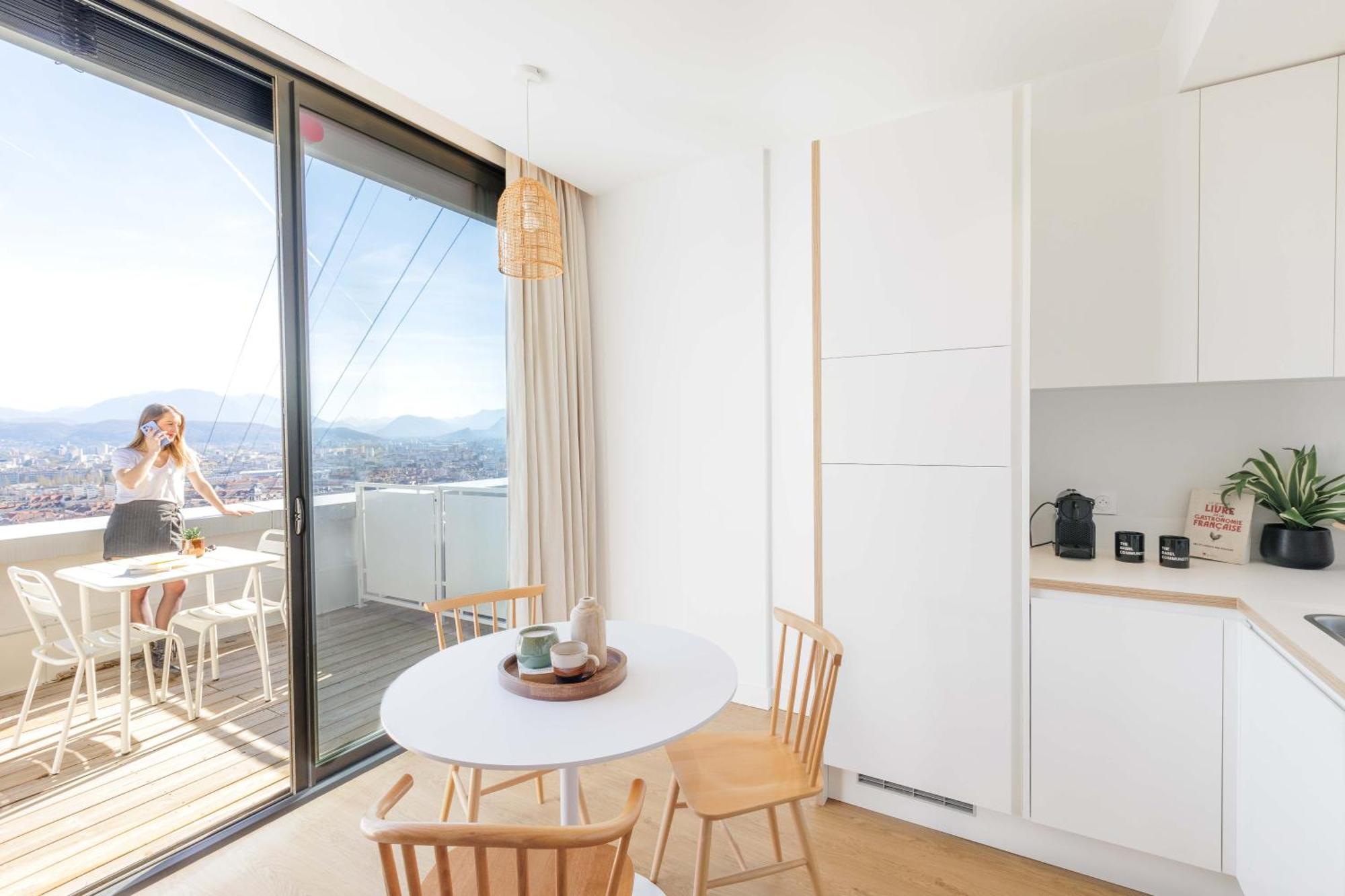 The Babel Community Hotel - Grenoble Bastille Bagian luar foto